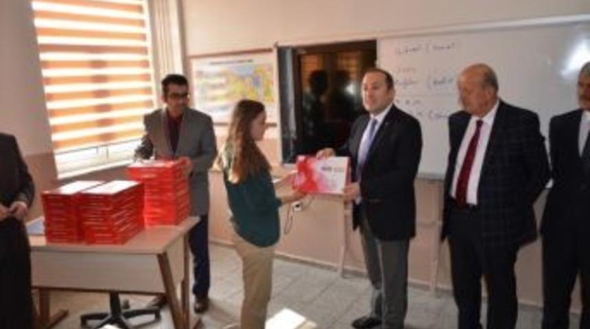 İznik&rsquo;te &Ouml;ğrencilere Tablet Dağıtıldı