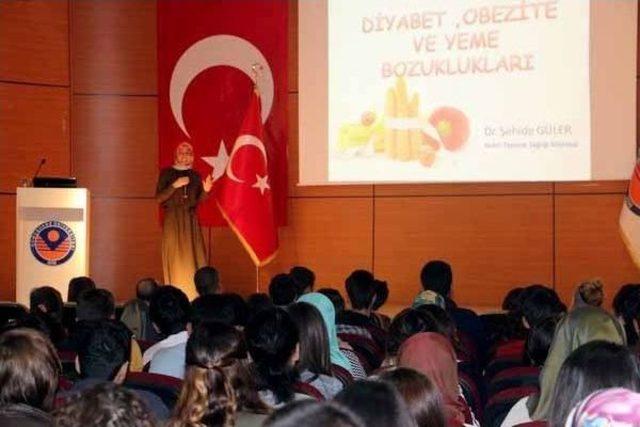 Kelkit’te Üniversite Öğrencilerine Obezite Ve Yeme Bozuklukları Semineri Verildi