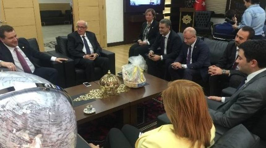 Yunusemre Belediyesi&rsquo;nden Karesi&rsquo;ye Ziyaret