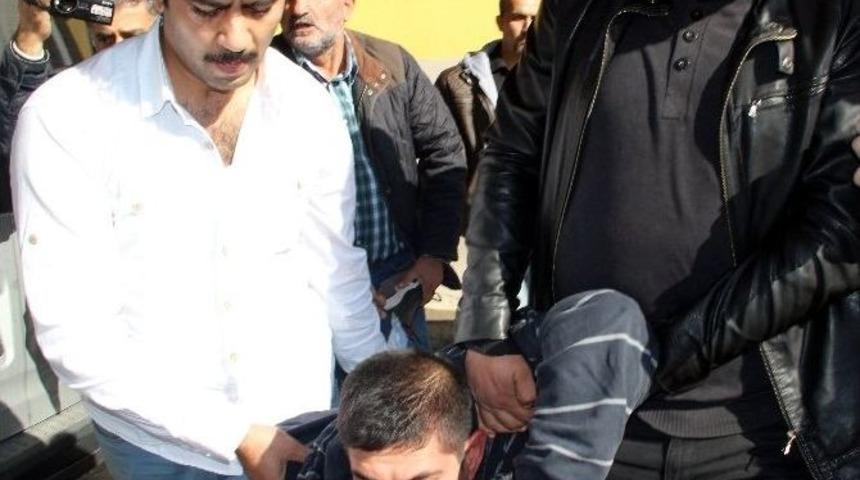 Okul M&uuml;d&uuml;r Yardımcısının Odasını Bastılar