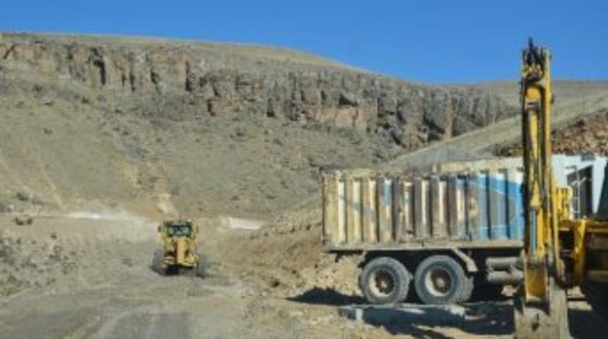 Erciş&rsquo;te Yol Yapım &Ccedil;alışması