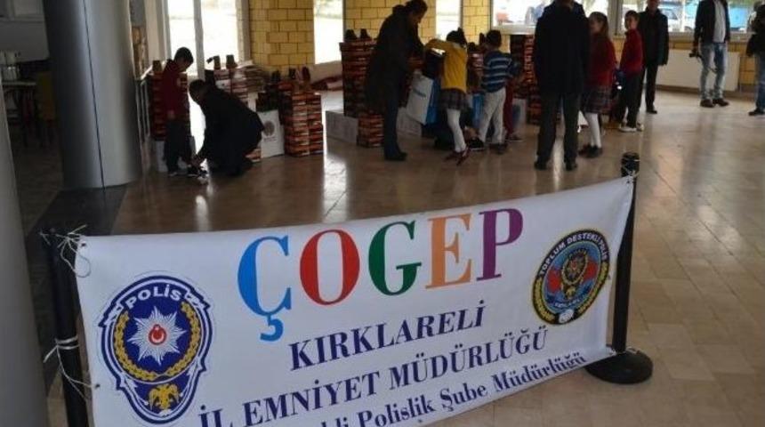 Kırklareli Emniyet M&uuml;d&uuml;rl&uuml;ğ&uuml;&rsquo;nden &Ouml;ğrencilere Kıyafet Yardımı