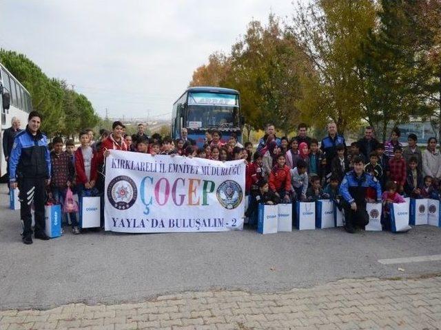 Kırklareli Emniyet Müdürlüğü’nden Öğrencilere Kıyafet Yardımı