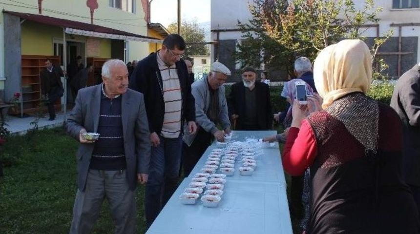 Yeşilk&ouml;y Muhtarlığı&rsquo;ndan Aşure İkramı