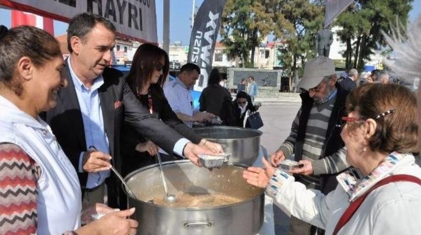 Ayvalık Belediyesinden Aşure Hayrı İlgi G&ouml;rd&uuml;