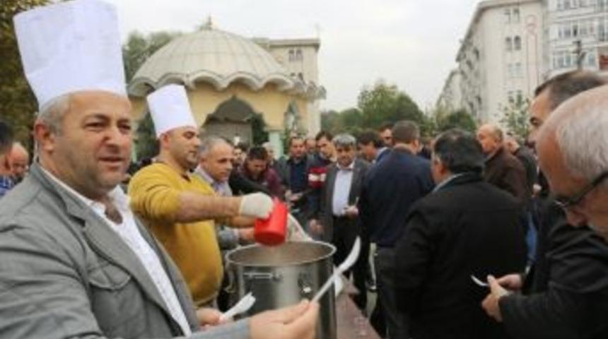 Başkan Alemdar Aşure Dağıtım Etkinliğine Katıldı