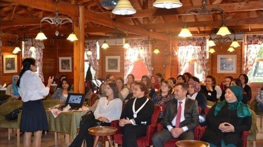 &Ccedil;ocuk Evlerindeki Bakım Personeline Eğitim Verildi