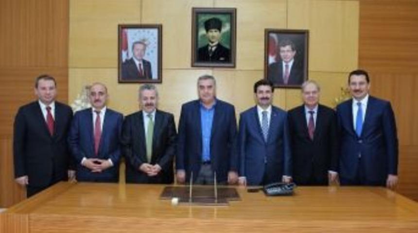 Başkan Zeki To&ccedil;oğlu Milletvekilleriyle Bir Araya Geldi