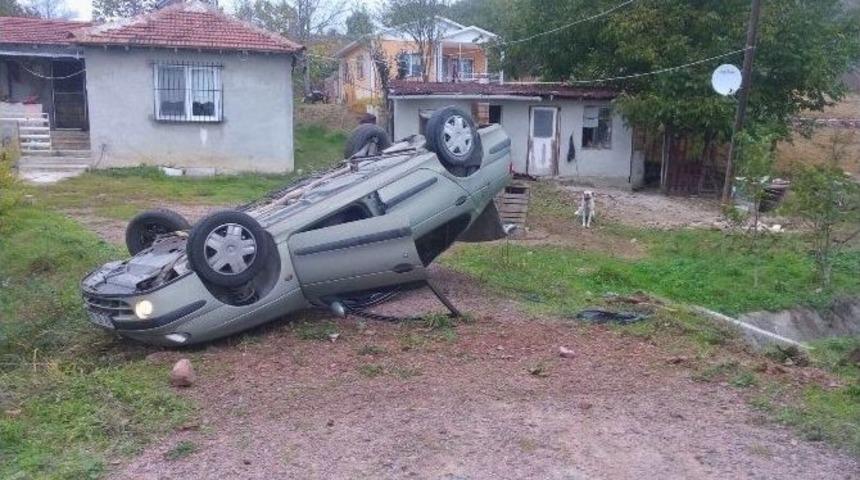 Otomobil Takla Attı: 4 &Ouml;ğrenci Yaralandı