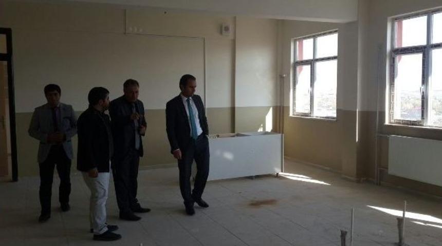 Kaymakam Erkan, Yeni Okul Binasında İncelemelerde Bulundu