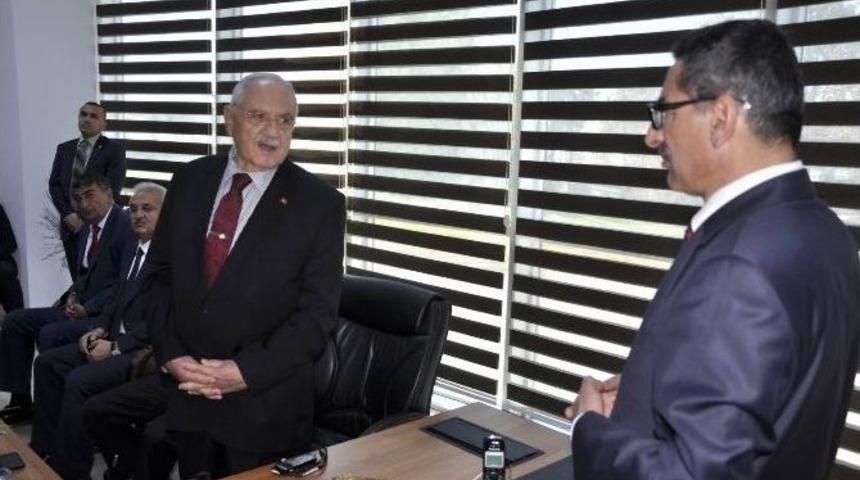 Bakan G&ouml;n&uuml;l&rsquo;den İl Genel Meclisine &Ouml;vg&uuml;