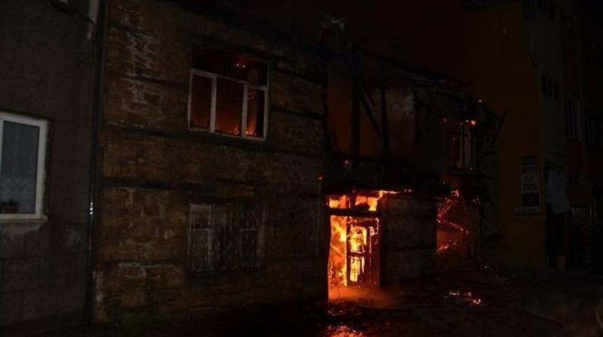 Seydişehir&rsquo;de Taş Ev Yandı