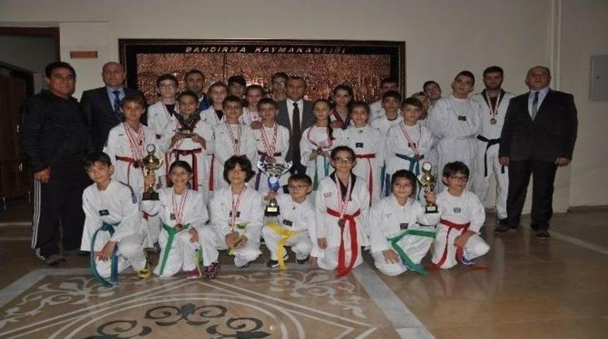 Kaymakam Sonel&rsquo;e Minik Sporculardan Ziyaret