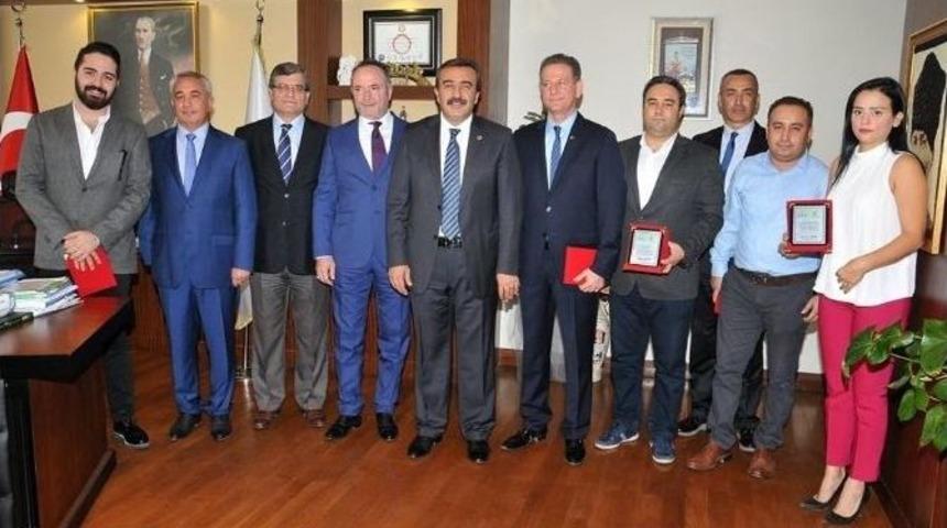 Başkan &Ccedil;etin &Ccedil;evreci İş Adamlarını &Ouml;d&uuml;llendirdi