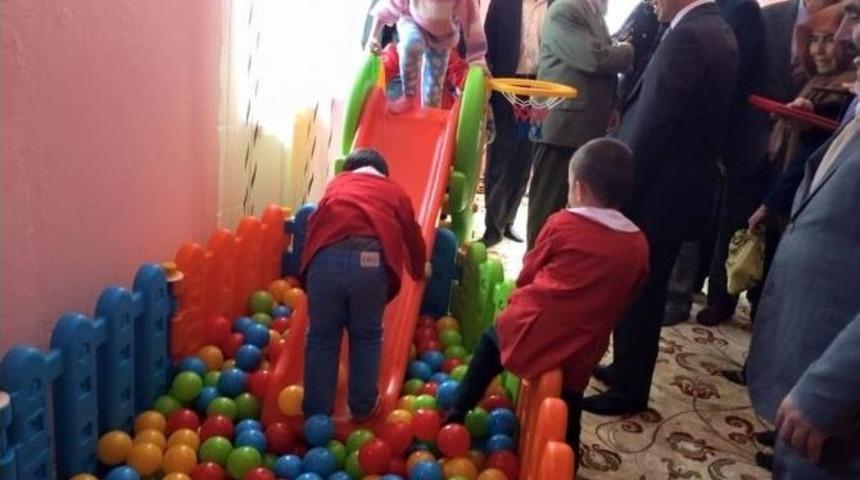 Hayırsever, K&ouml;ydeki &Ccedil;ocuklar İ&ccedil;in Kreş A&ccedil;tı