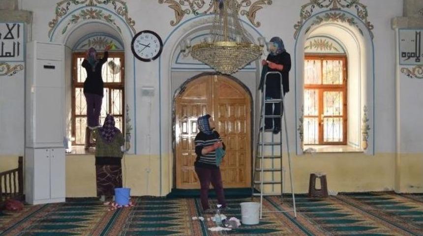 Camilerde Temizlik Seferberliği