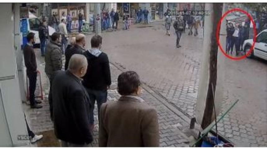 &Ccedil;arşafın İ&ccedil;inden Erkek &Ccedil;ıktı