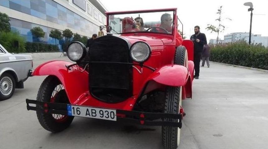 Klasik Otomobilller G&ouml;renleri Hayran Bıraktı