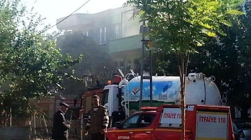 3 Katlı Binada &Ccedil;ıkan Yangın Korkuttu