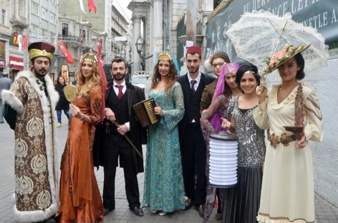 İstiklal Caddesi&rsquo;nde Osmanlı R&uuml;zgarı