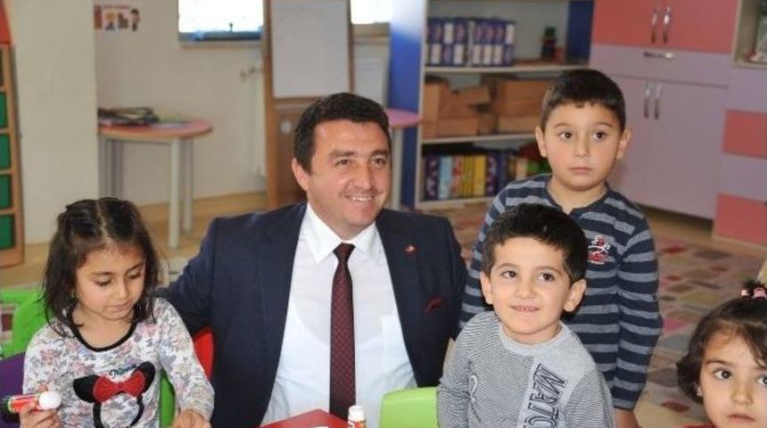 Miniklere Yeni Okul Dolapları