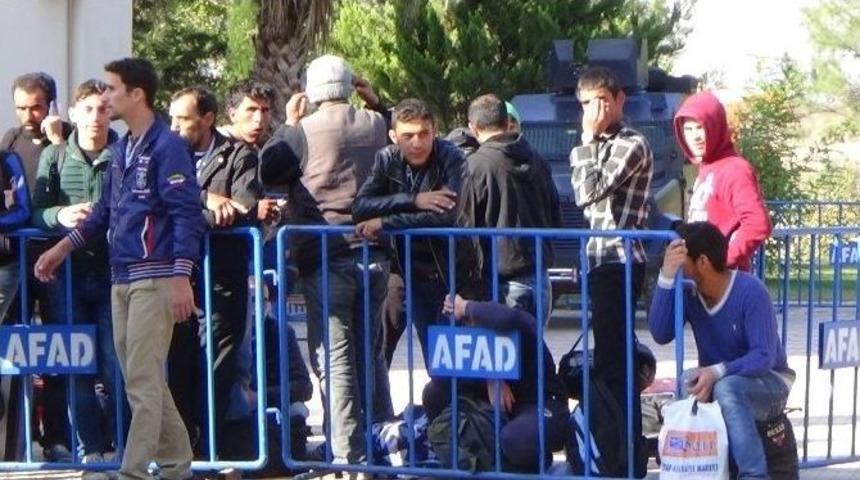 D&ouml;nmek İsteyen Suriyeliler, &Uuml;lkelerine G&ouml;nderiliyor