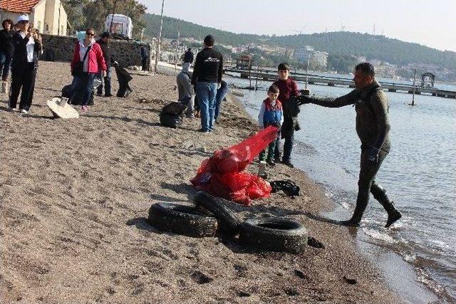 Aliağa’da Kıyı Temizliği Yapıldı