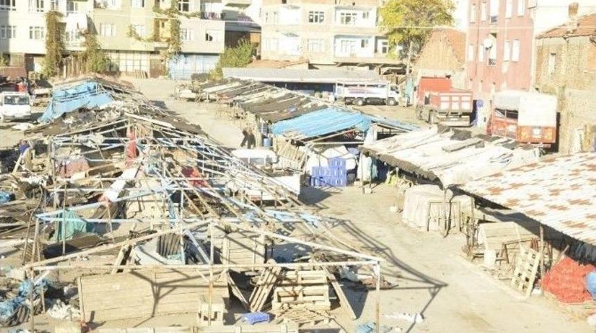 Perşembe Pazarının &Ccedil;atısı Yenileniyor