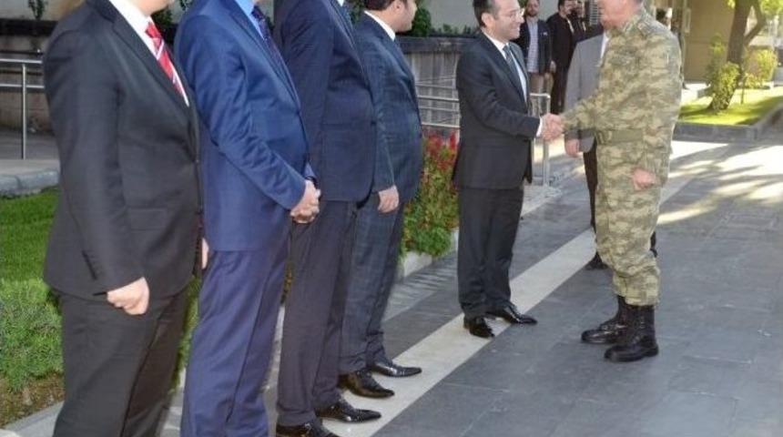 Genelkurmay Başkanı Akar, Diyarbakır Valiliği&rsquo;ni Ziyaret Etti