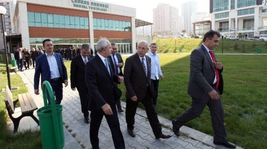 Chp Genel Başkanı Kılı&ccedil;daroğlu, &Ccedil;erkes Derneğini Ziyaret Etti