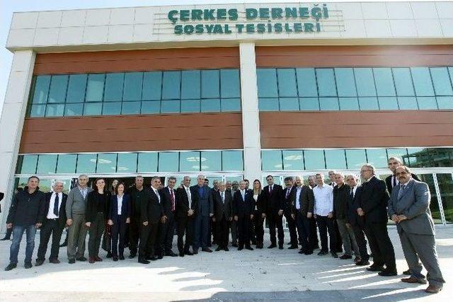 Chp Genel Başkanı Kılıçdaroğlu, Çerkes Derneğini Ziyaret Etti