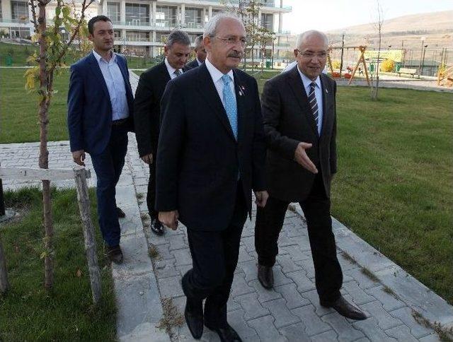 Chp Genel Başkanı Kılıçdaroğlu, Çerkes Derneğini Ziyaret Etti