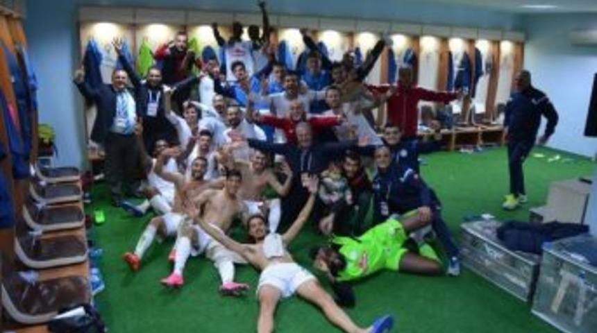 Rizespor&rsquo;dan Soyunma Odasında Galibiyet Fotoğrafı