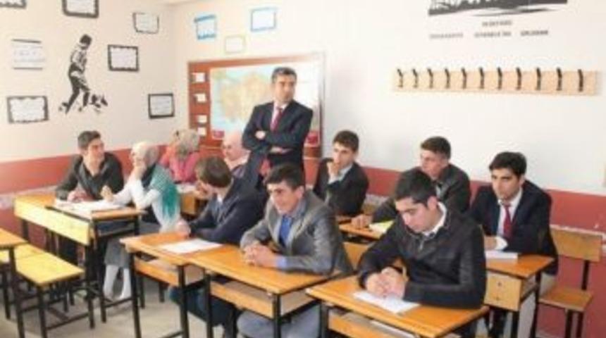 Otlukbeli&rsquo;de Tablet Dağıtımı Ger&ccedil;ekleştirildi