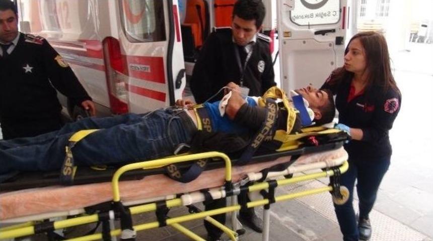 Motosiklet Yayaya &Ccedil;arptı: 3 Yaralı