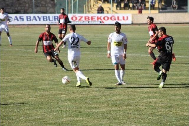 Bayburt Lidere Boyun Eğdi