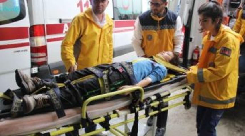 Otomobilin &Ccedil;arptığı &Ccedil;ocuk Hastanelik Oldu