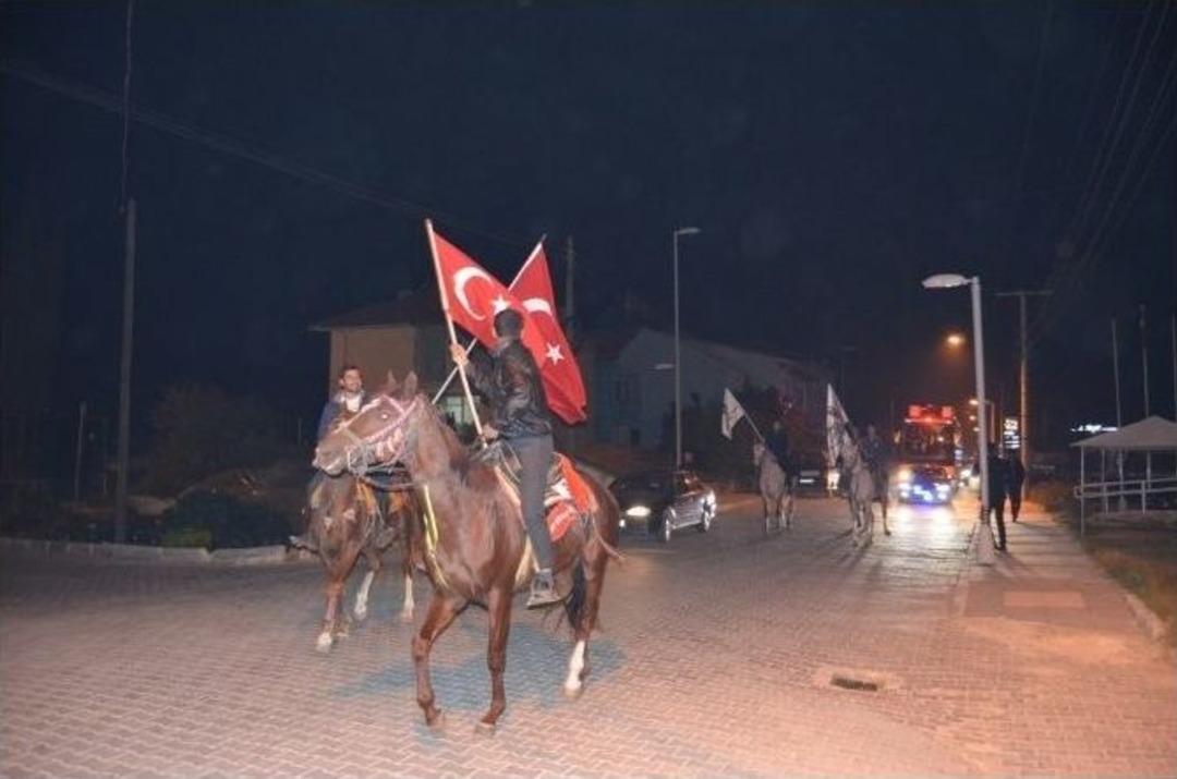 Ak Partili Milletvekillere At &Uuml;st&uuml;nde Karşılama