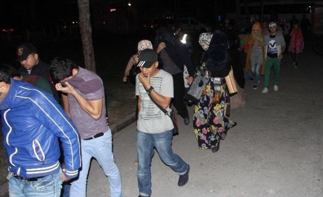 Işid&rsquo;e Katılmak &Uuml;zere Adana&rsquo;ya Gelen 38 Kişi Yakalandı