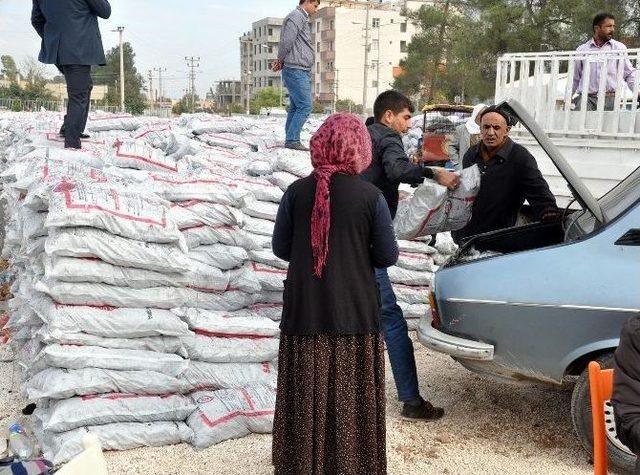 Akçakale’de Fakir Ailelere Kömür Yardımı