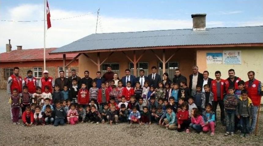 Muş&rsquo;ta G&ouml;n&uuml;ll&uuml; Gen&ccedil;lerden Eğitime Katkı