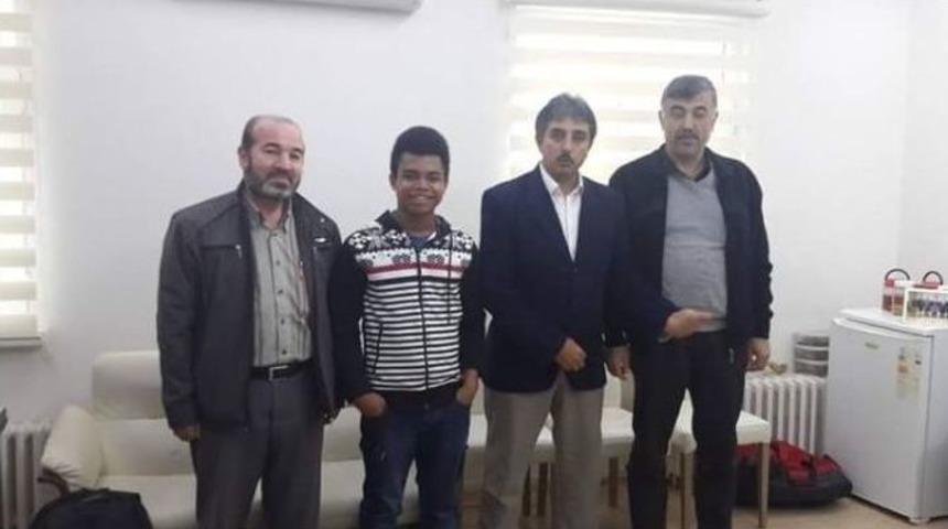 Madagaskarlı Jasoa M&uuml;sl&uuml;man Olarak Yusuf Adını Aldı