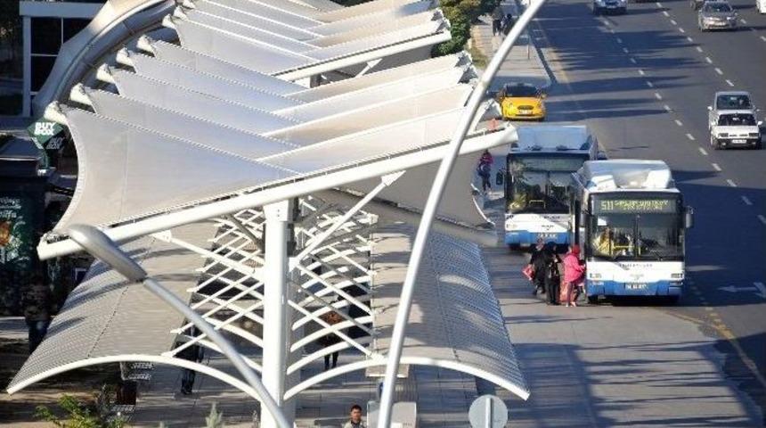 Metro İstasyonu Aktarma Alanına Korunaklı Durak
