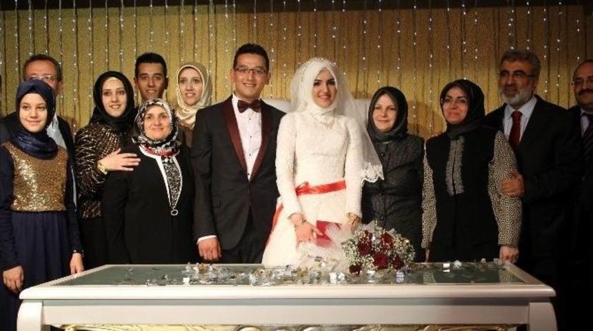 Ak Parti Kayseri Milletvekili Taner Yıldız Nikah Şahitliğini Yaptığı &Ccedil;iftten 3 &Ccedil;ocuk İstedi