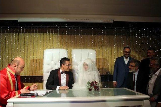 Ak Parti Kayseri Milletvekili Taner Yıldız Nikah Şahitliğini Yaptığı Çiftten 3 Çocuk İstedi