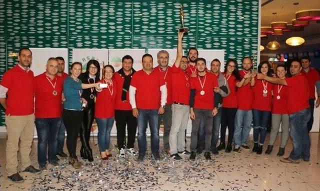 Basın Mensupları Bowling Turnuvasında Mücadele Etti