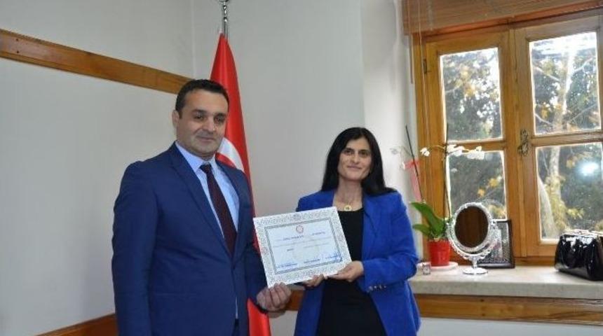 Chp’li Barış Karadeniz Mazbatasını Aldı