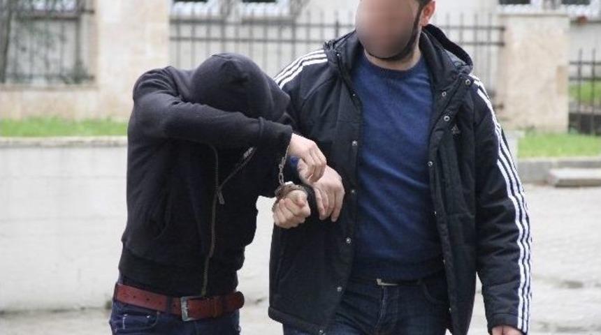 İç Çamaşırında Bonzai İle Yakalandı