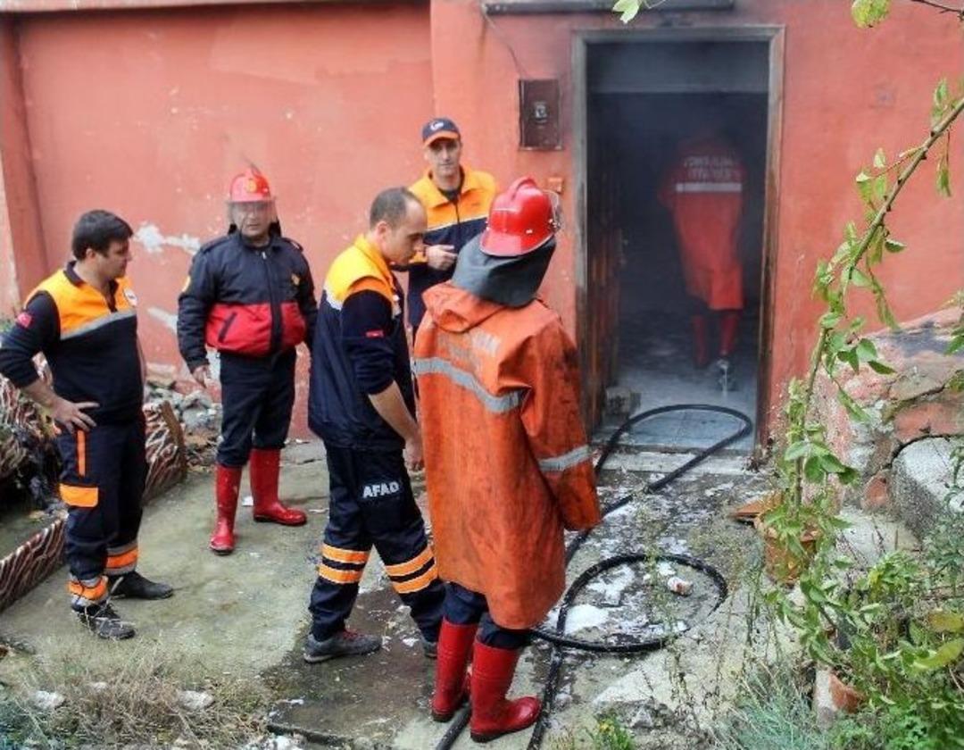 Atıl Binada &Ccedil;ıkan Yangın Paniğe Sebep Oldu