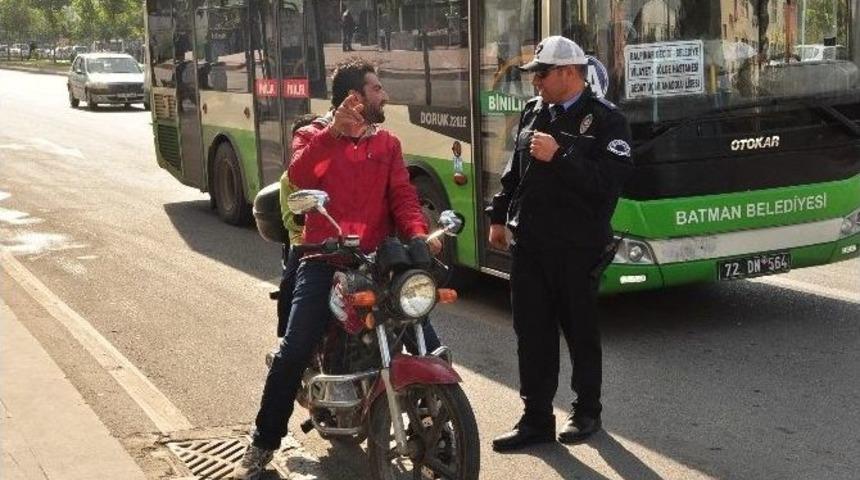 Trafik Ekipleri, Motosiklet S&uuml;r&uuml;c&uuml;lerini Denetledi